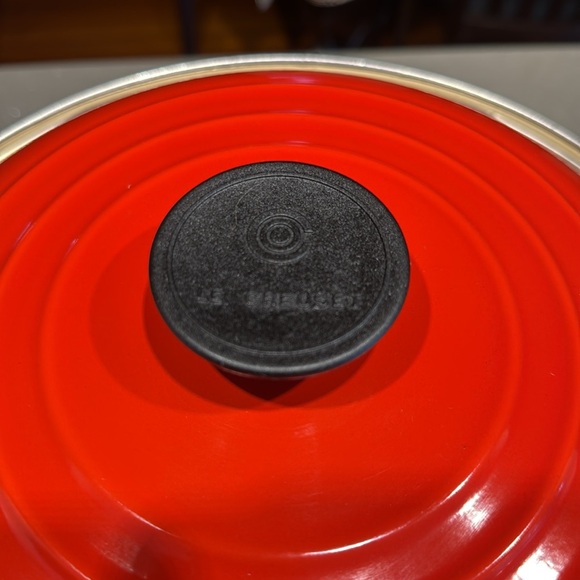 Le Creuset 10qt cerise stock pot - Picture 2 of 8
